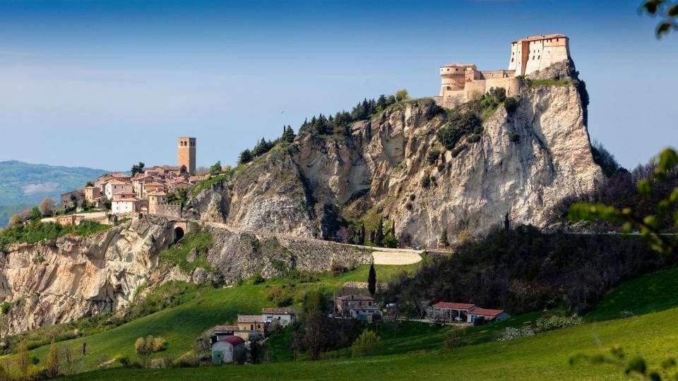 A journey to the most beautiful medieval castles in Emilia Romagna 